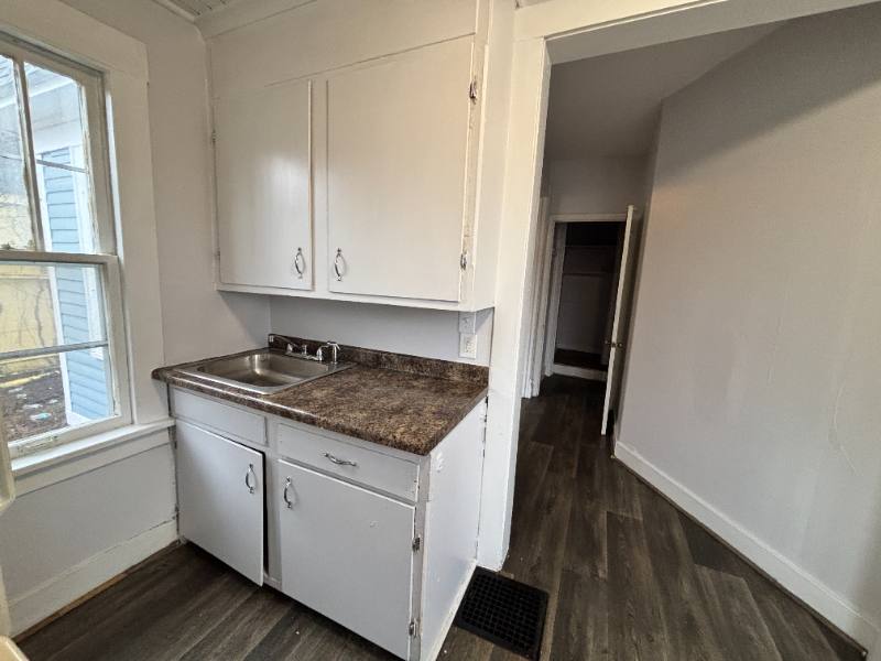Apartment for rent at 1404 W Michigan Ave #2, Kalamazoo, MI 49006