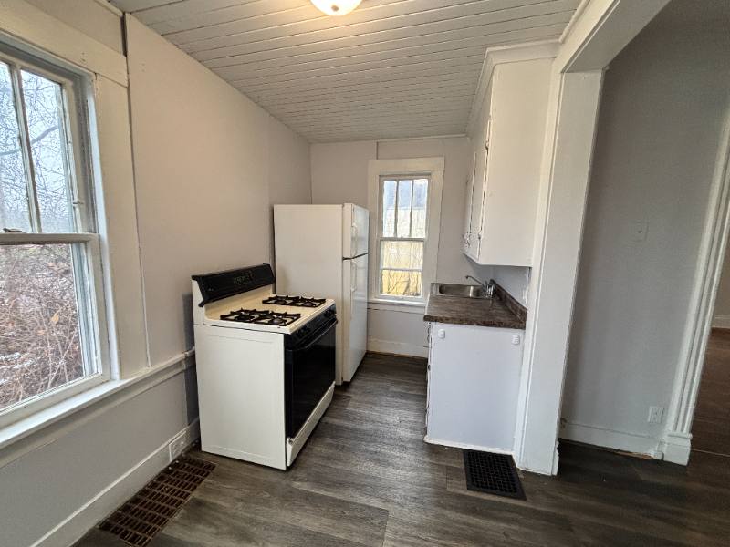 Apartment for rent at 1404 W Michigan Ave #2, Kalamazoo, MI 49006