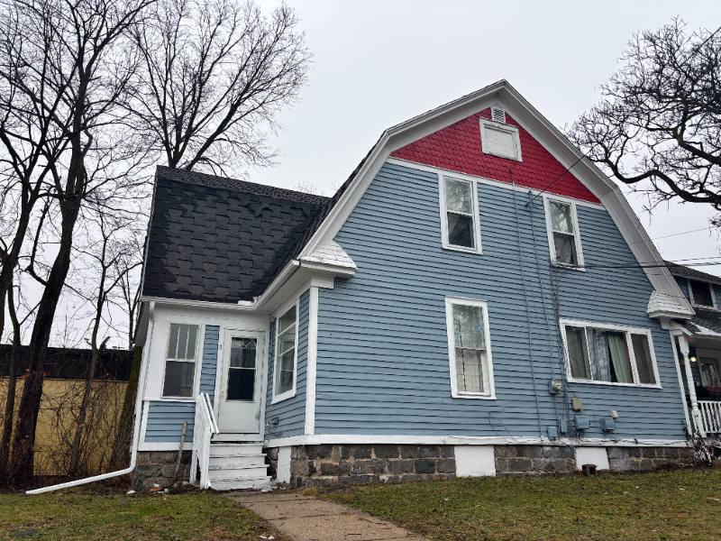 Apartment for rent at 1404 W Michigan Ave #2, Kalamazoo, MI 49006