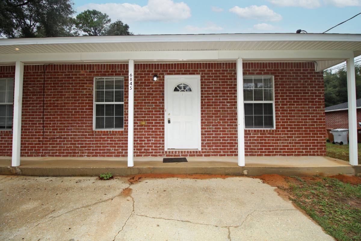 Townhouse for rent at 6845 Roundup Lane, Milton, FL 32570