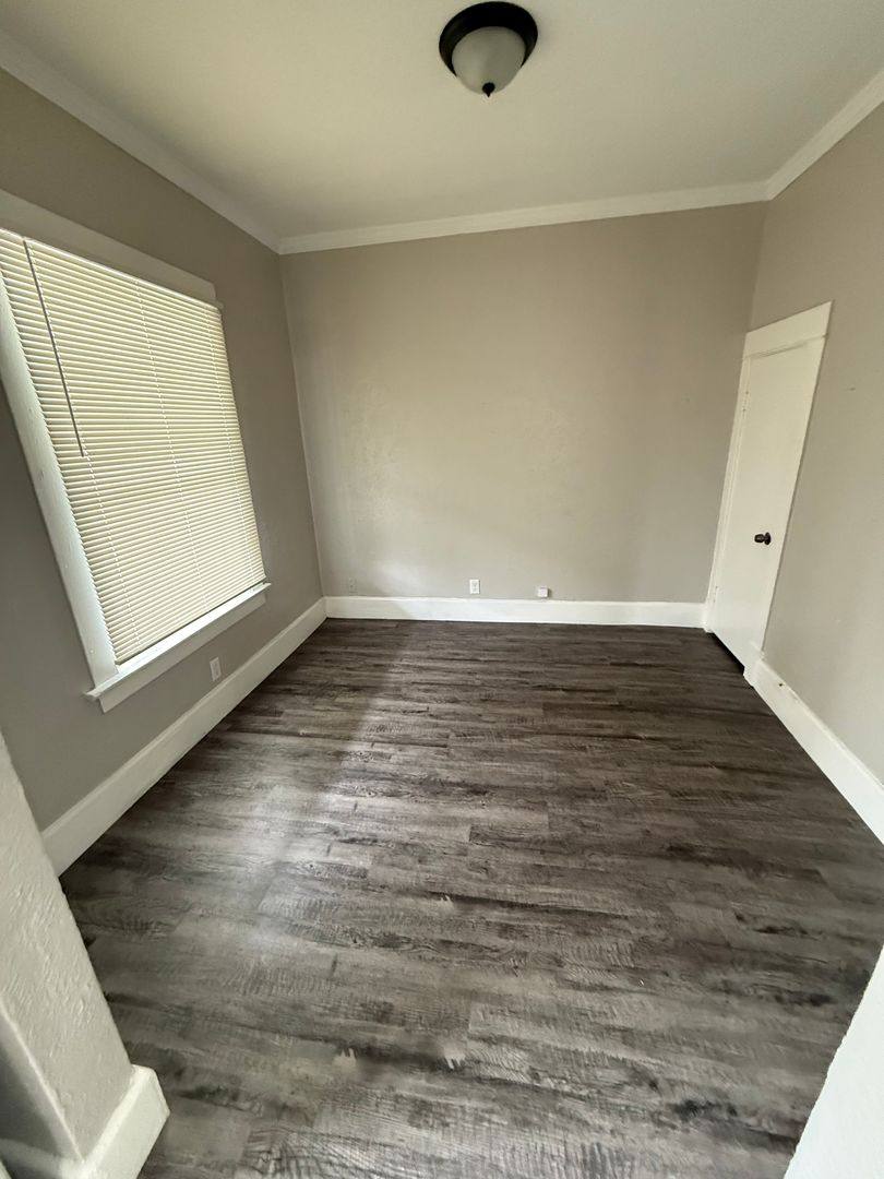 House for rent at 424 E Lake St, Toledo, OH 43608