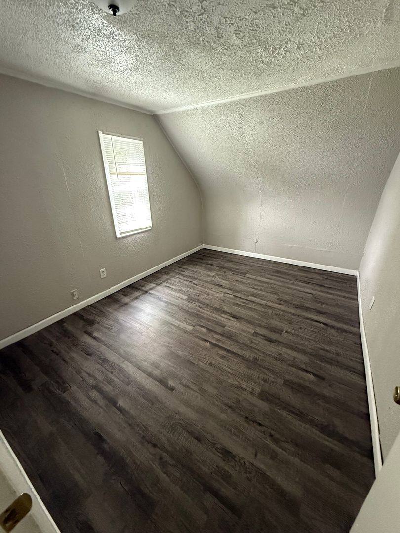 House for rent at 424 E Lake St, Toledo, OH 43608