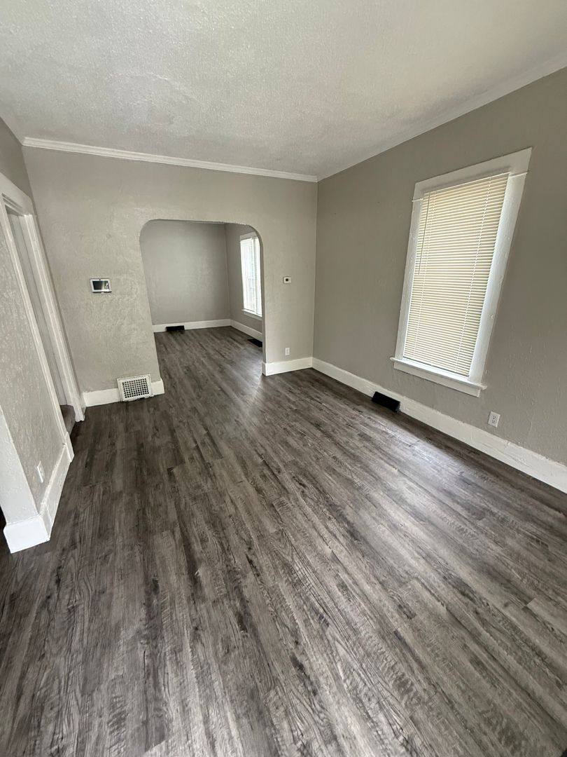 House for rent at 424 E Lake St, Toledo, OH 43608