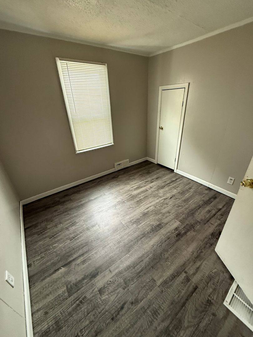 House for rent at 424 E Lake St, Toledo, OH 43608