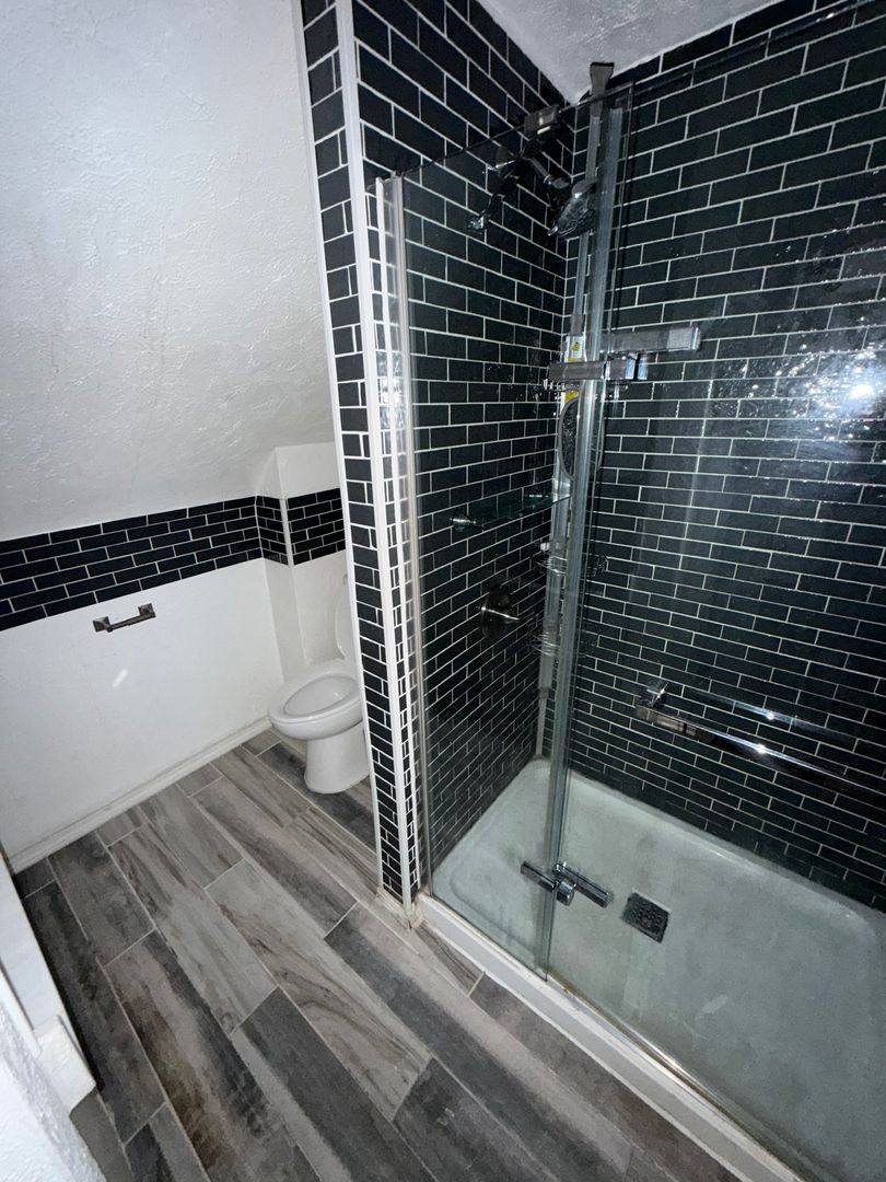 House for rent at 424 E Lake St, Toledo, OH 43608
