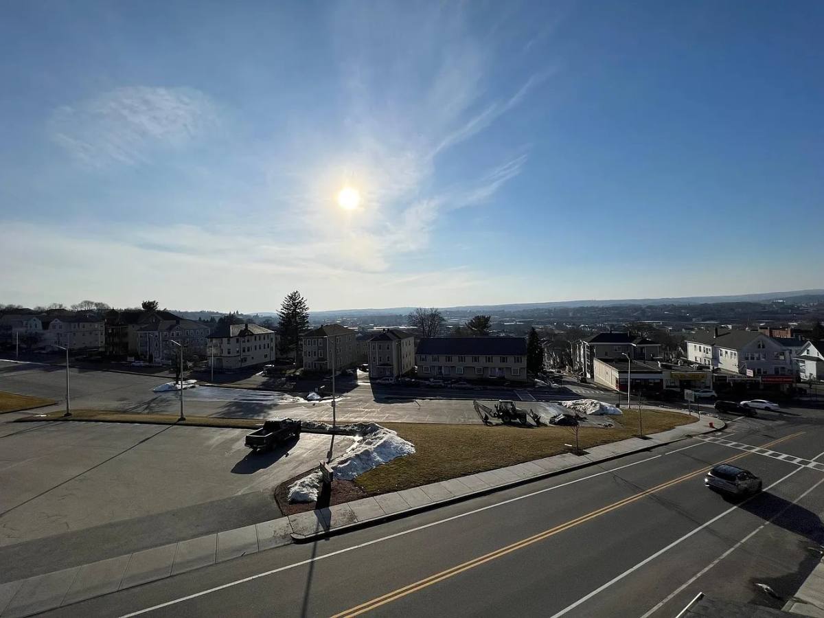 Apartment for rent at 13 Winthrop St #3, Worcester, MA 01604