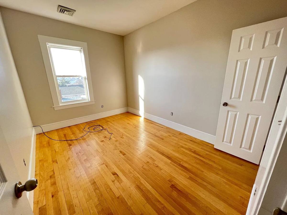 Apartment for rent at 13 Winthrop St #3, Worcester, MA 01604