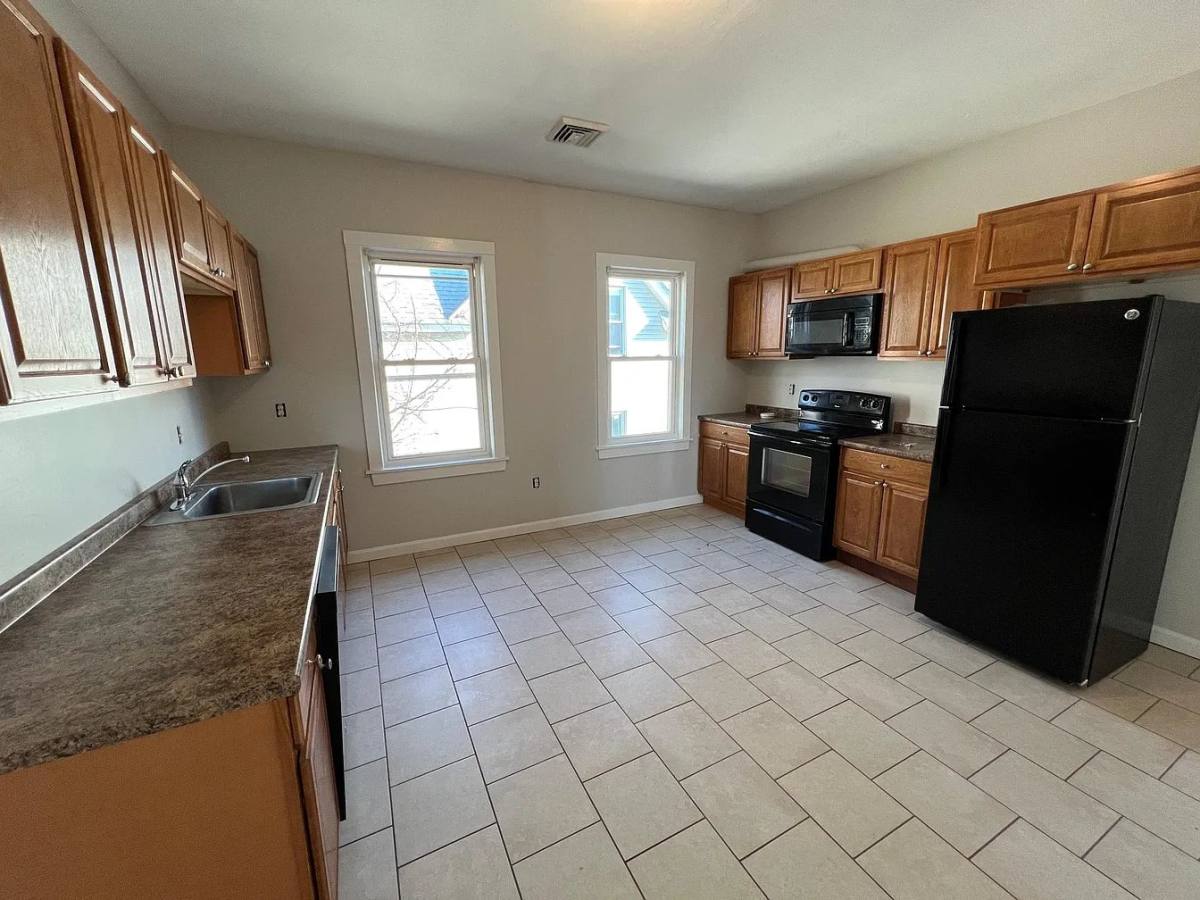 Apartment for rent at 13 Winthrop St #3, Worcester, MA 01604