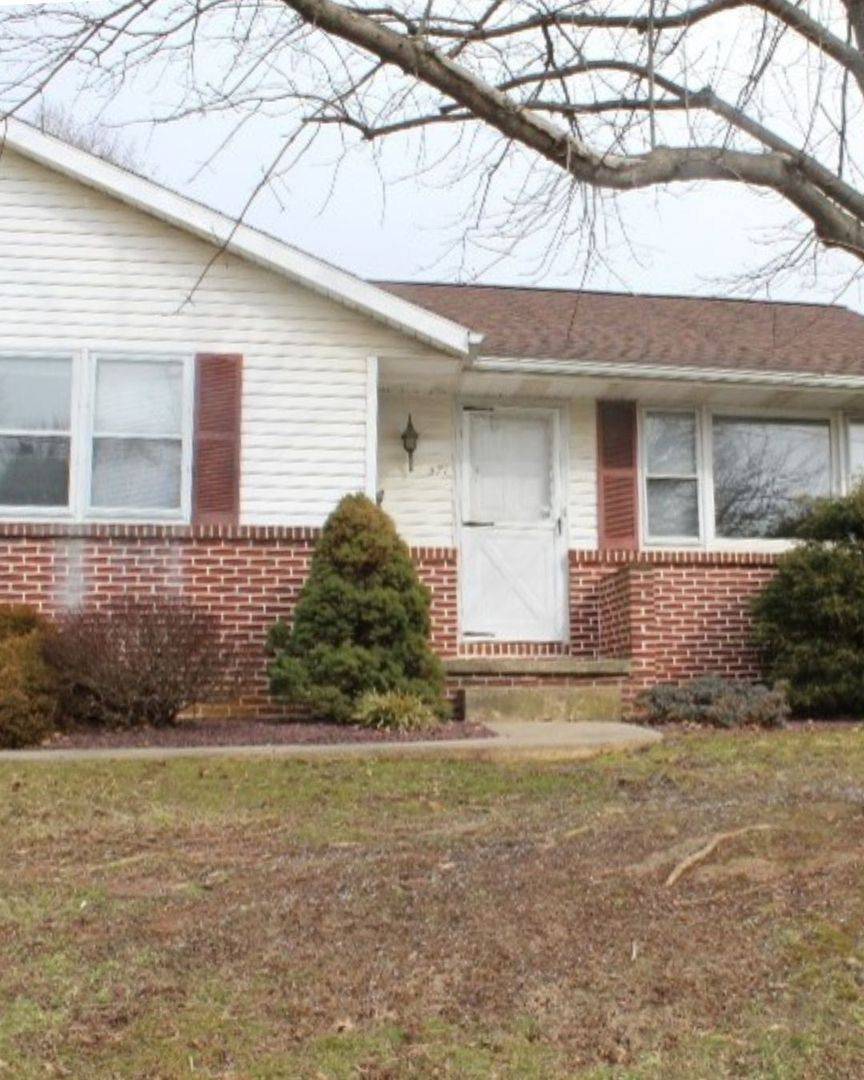 Townhouse for rent at 571 S Main St, Red Lion, PA 17356