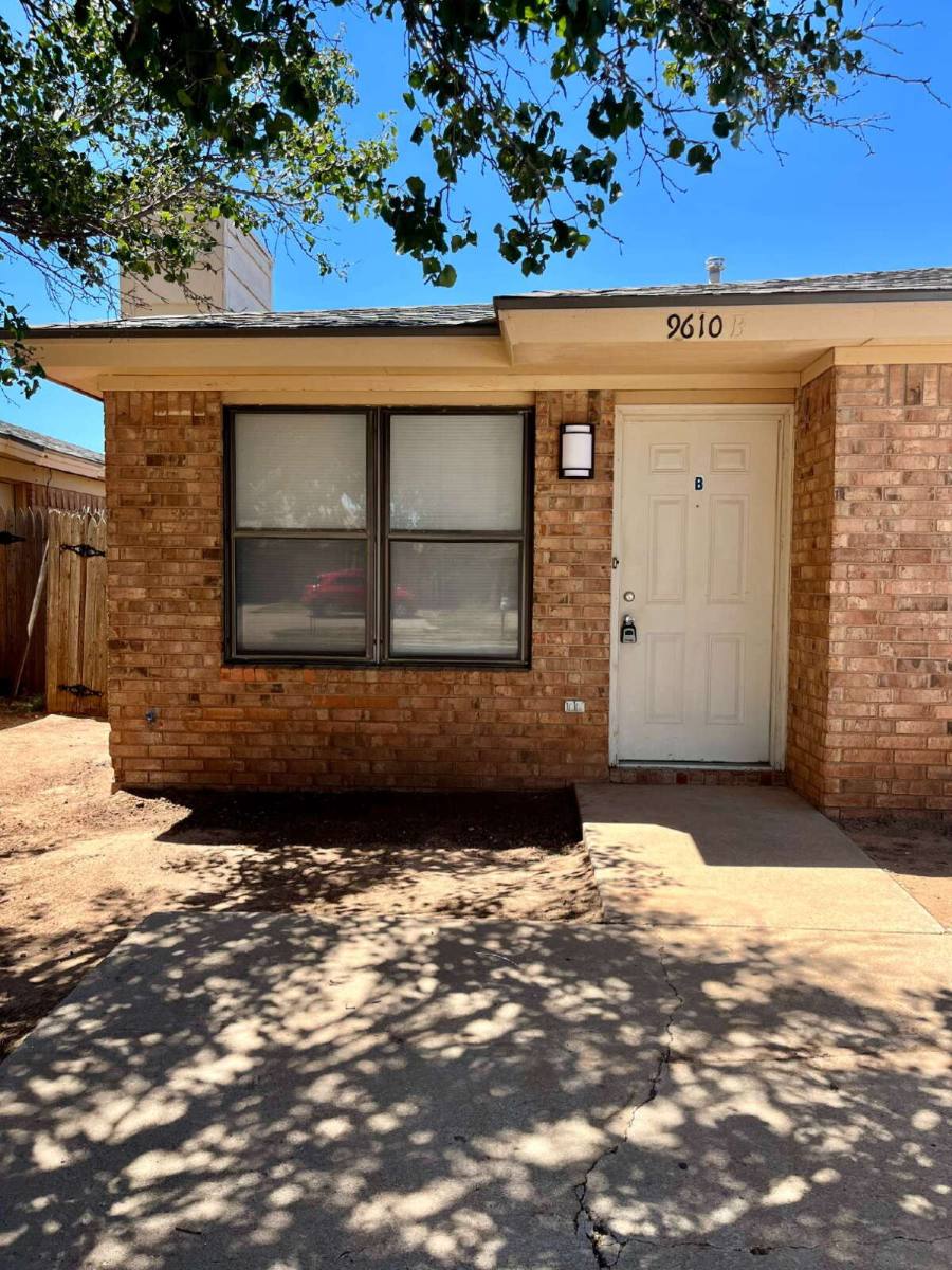 Townhouse for rent at 9610 Elmwood Ave #B, Lubbock, TX 79424