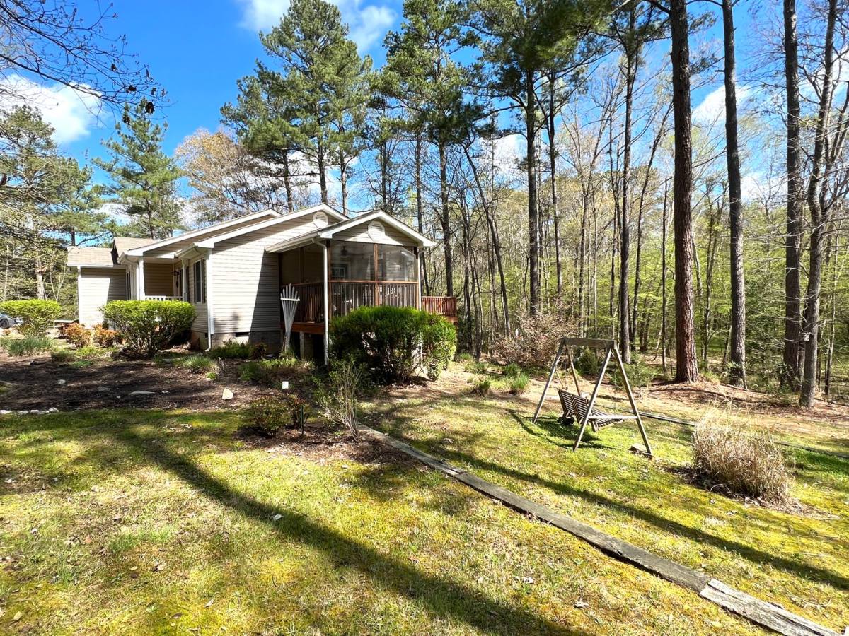 House for rent at 818 Country Club Dr, Gasburg, VA 23857