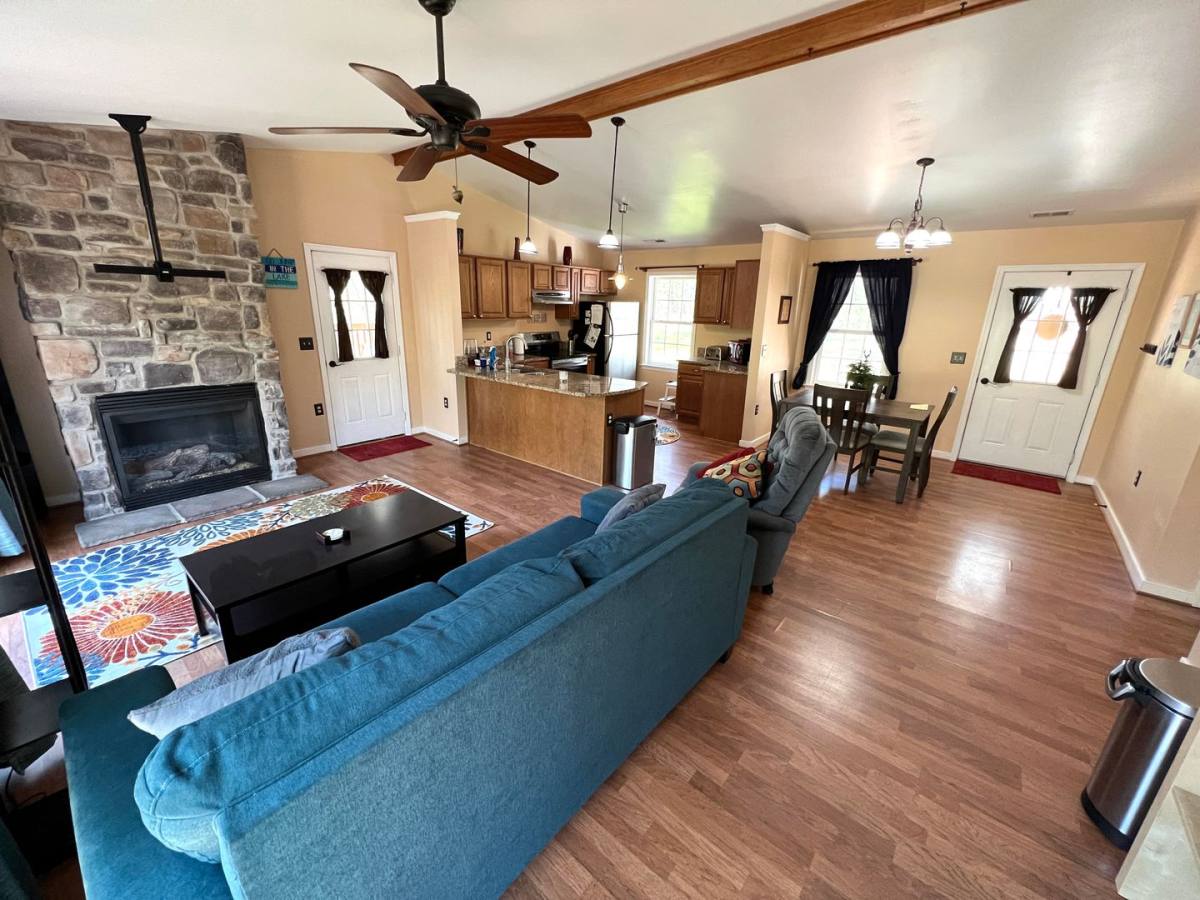 House for rent at 818 Country Club Dr, Gasburg, VA 23857