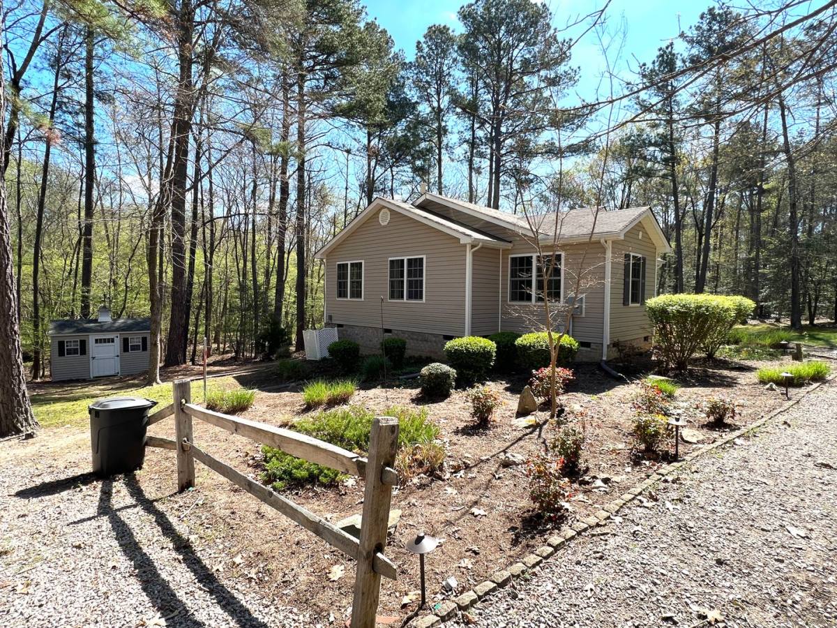 House for rent at 818 Country Club Dr, Gasburg, VA 23857