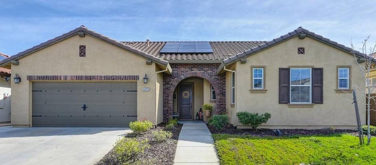 House for rent at 5025 Southbury Dr, Roseville, CA 95747