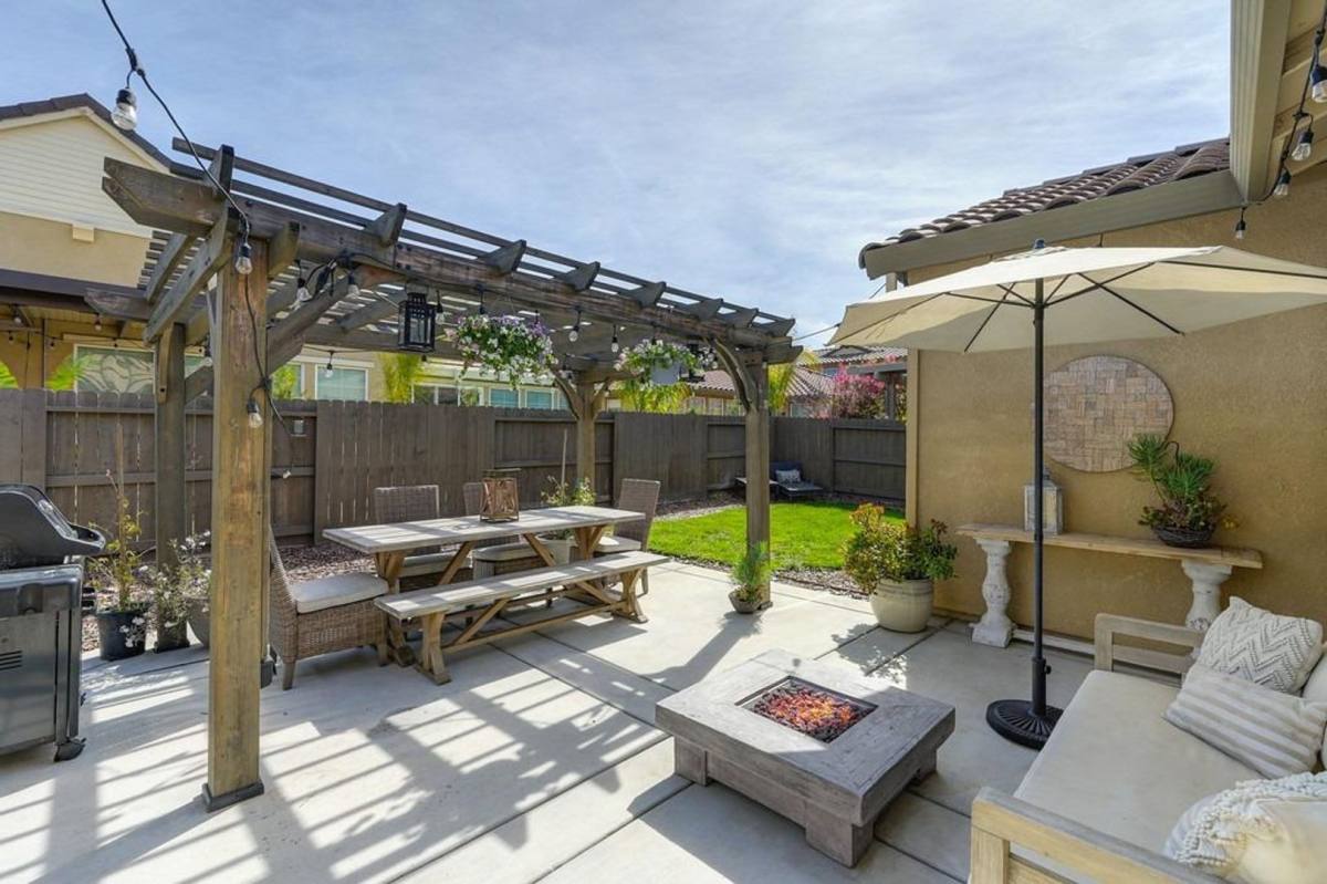 House for rent at 5025 Southbury Dr, Roseville, CA 95747