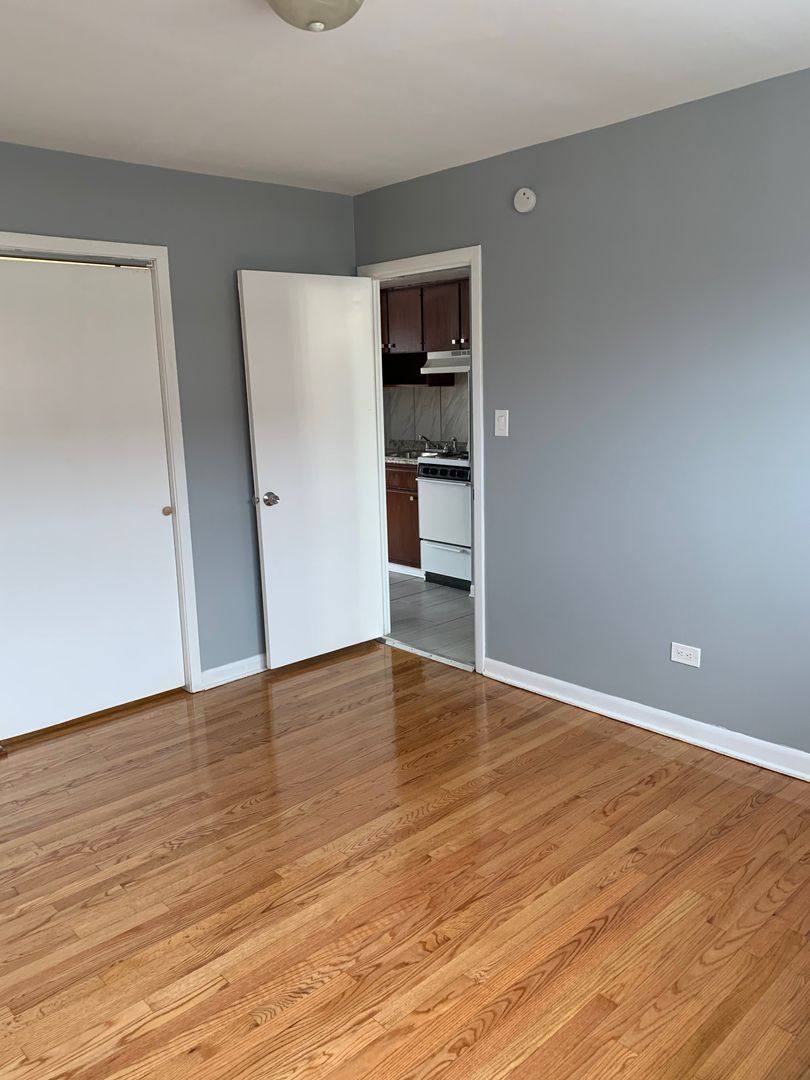 Apartment for rent at 4325 W 95th St, Oak Lawn, IL 60453