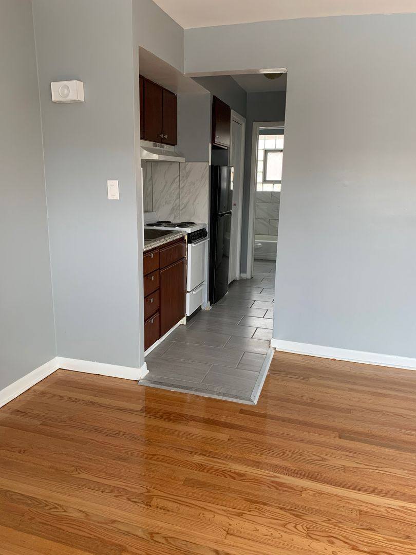 Apartment for rent at 4325 W 95th St, Oak Lawn, IL 60453