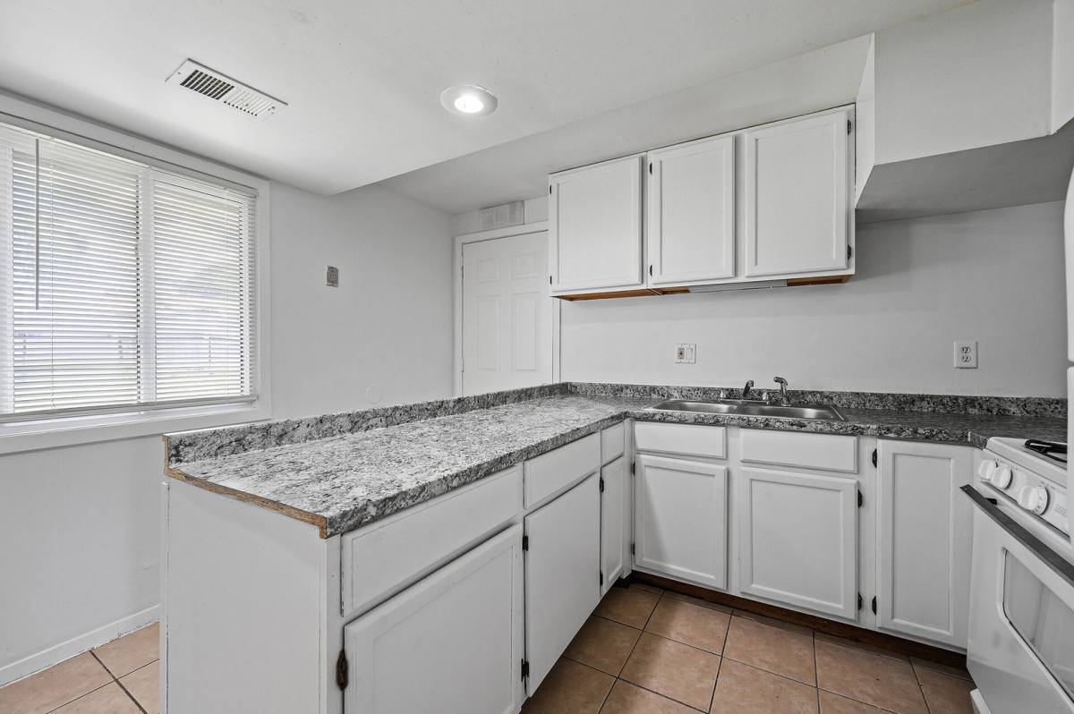 House for rent at 233 26th Ave NE, Minneapolis, MN 55418