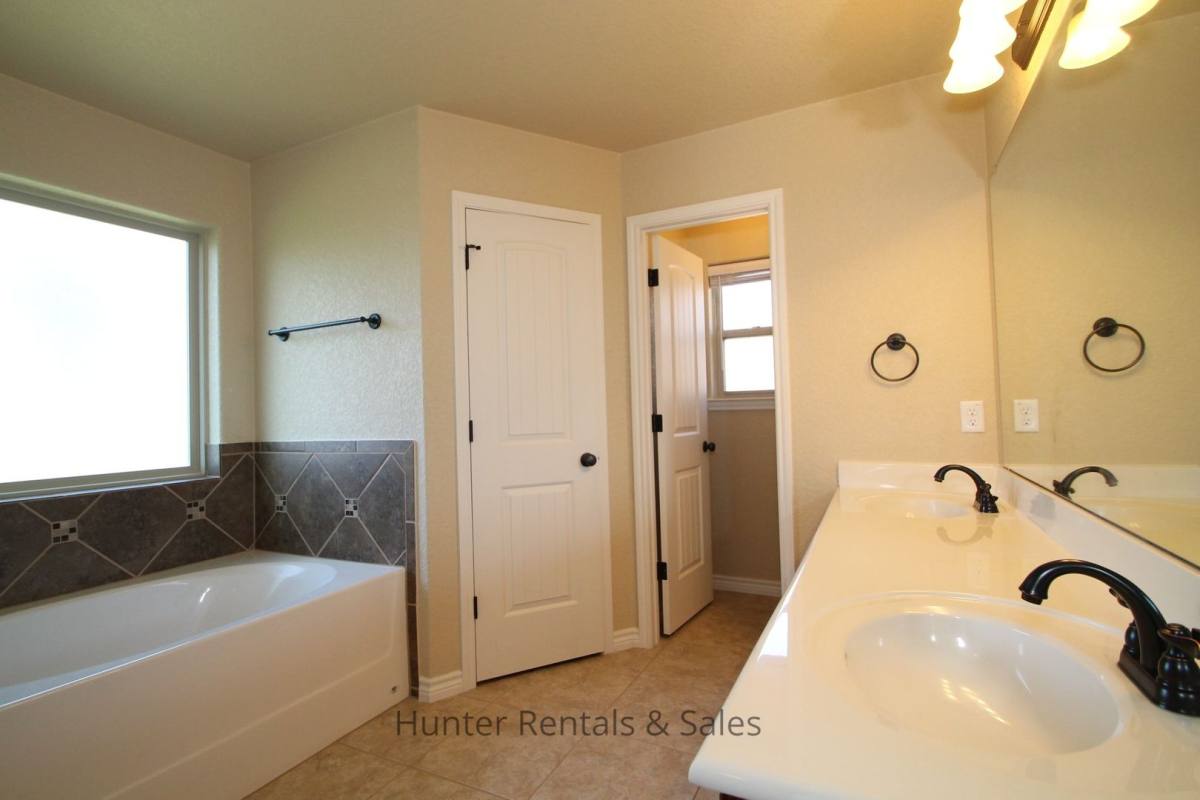 House for rent at 702 W Orion Dr, Killeen, TX 76542