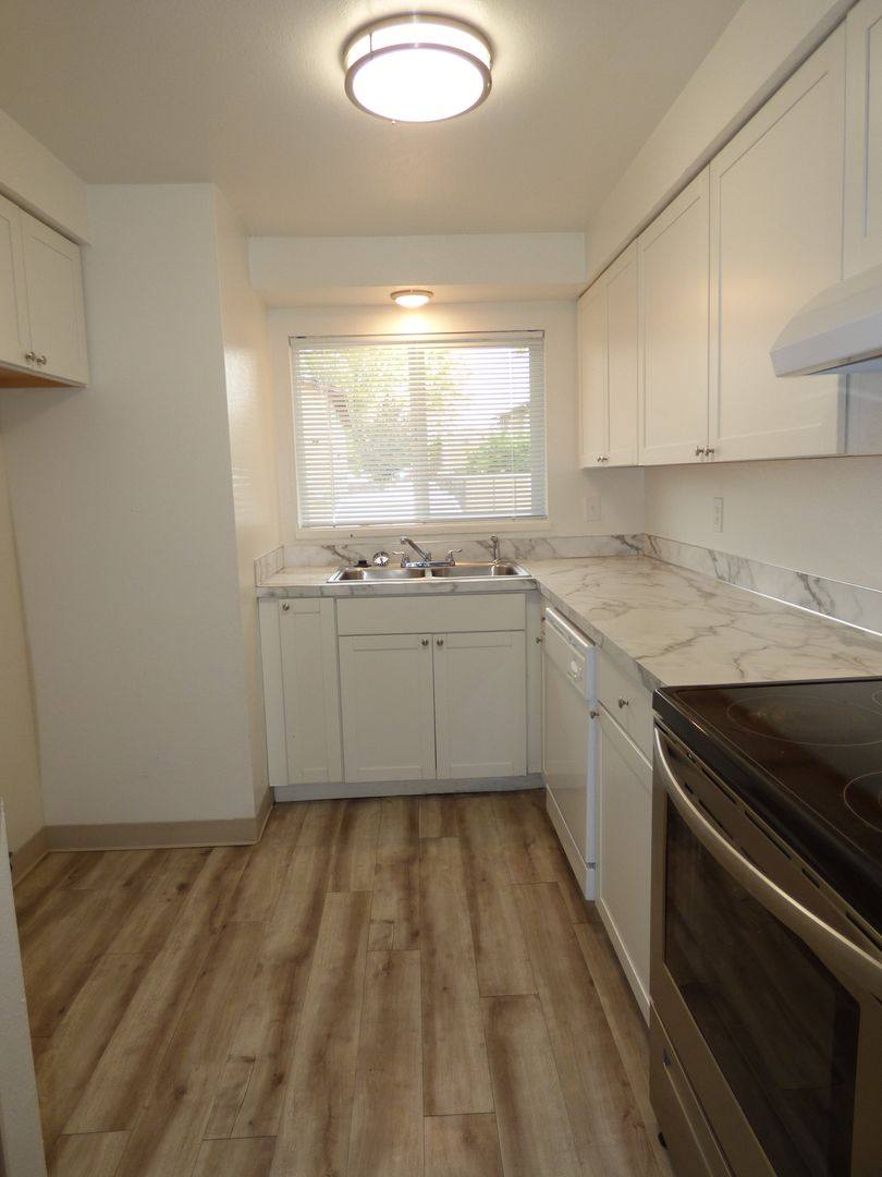 Townhouse for rent at 4116 Lancaster Dr NE, Salem, OR 97305