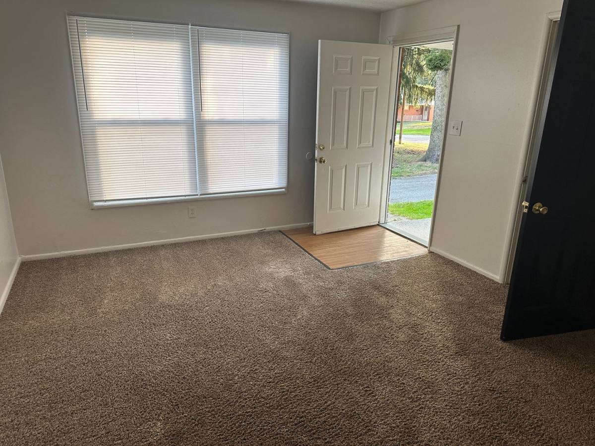 House for rent at 61 Crescent Dr, Struthers, OH 44471