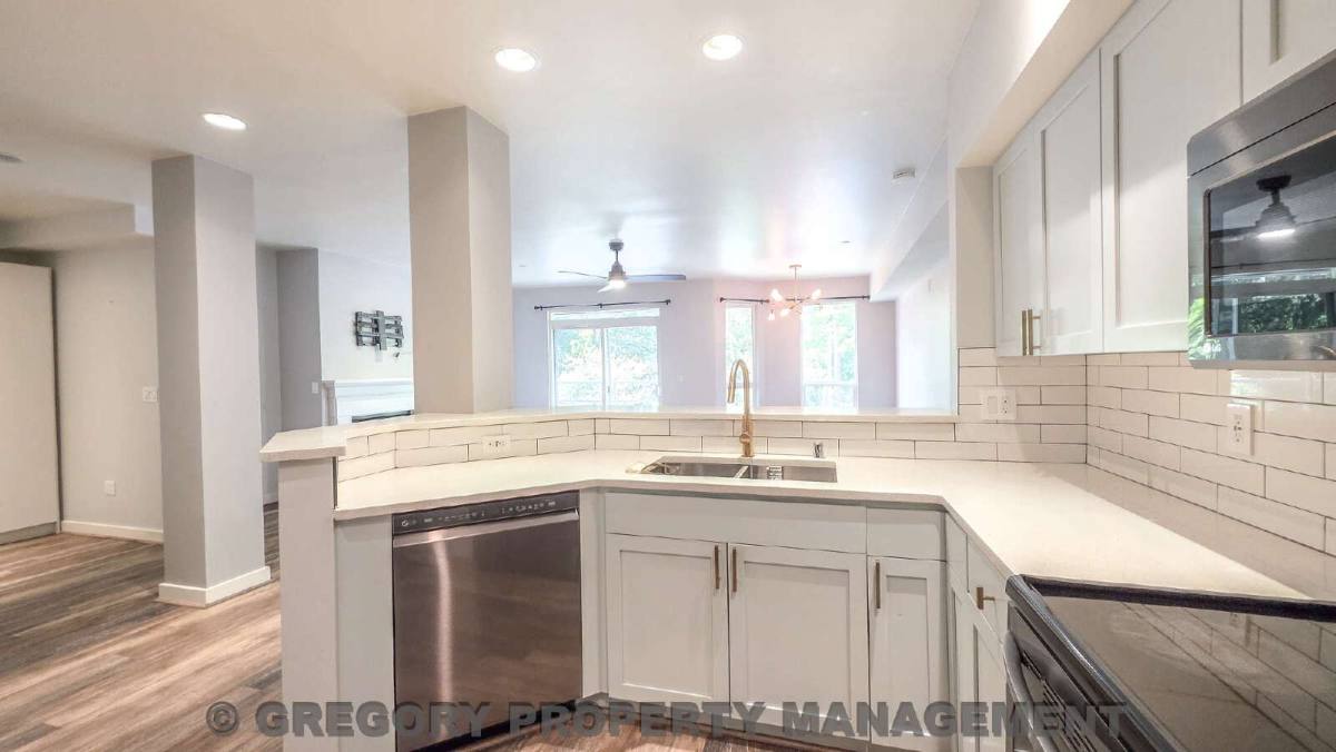 Condo for rent at 925 110th Ave NE #306, Bellevue, WA 98004