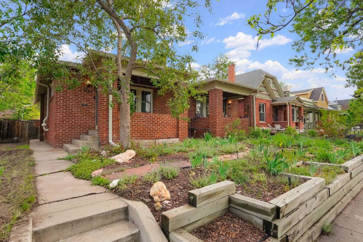 Townhouse for rent at 824 S Grant St, Denver, CO 80209
