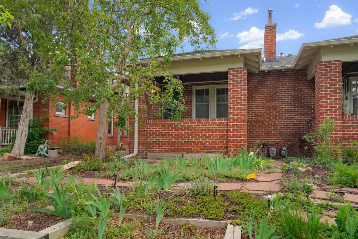Townhouse for rent at 824 S Grant St, Denver, CO 80209