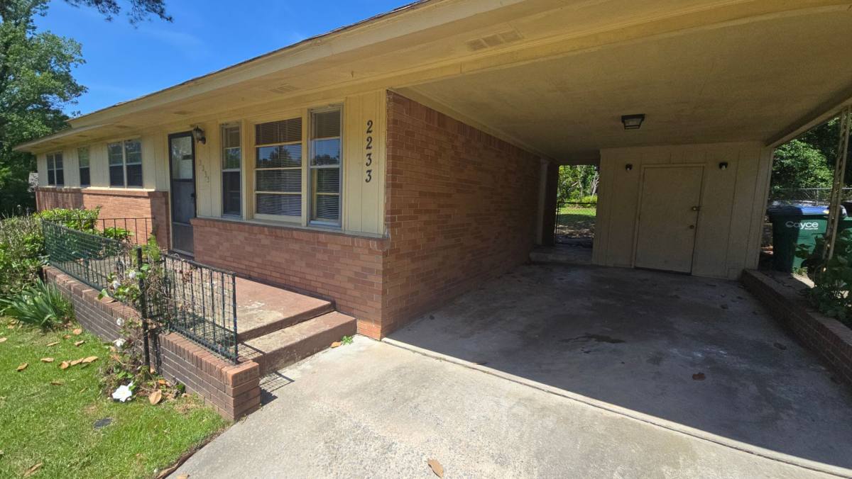 House for rent at 2233 Windsor Dr, Cayce, SC 29033