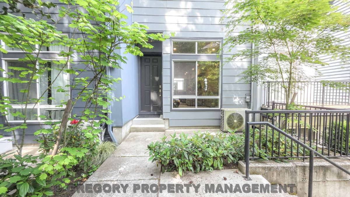 Townhouse for rent at 8321 NE 176th Court #102, Kenmore, WA 98028