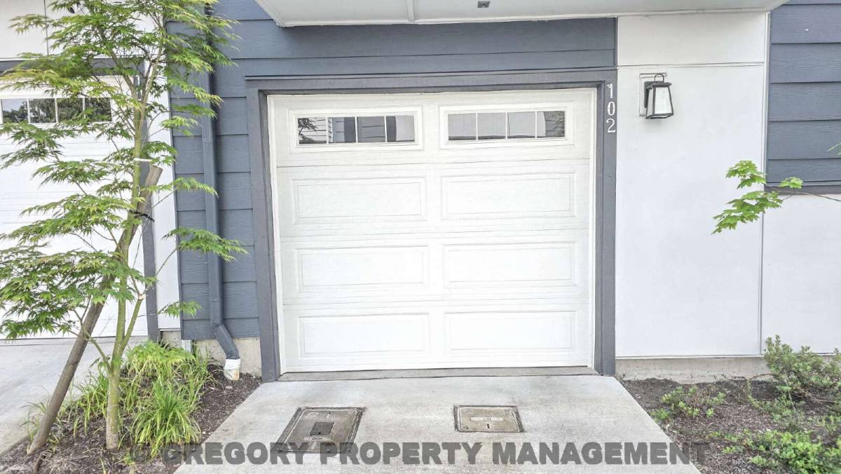 Townhouse for rent at 8321 NE 176th Court #102, Kenmore, WA 98028