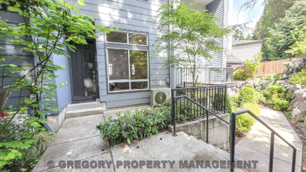 Townhouse for rent at 8321 NE 176th Court #102, Kenmore, WA 98028