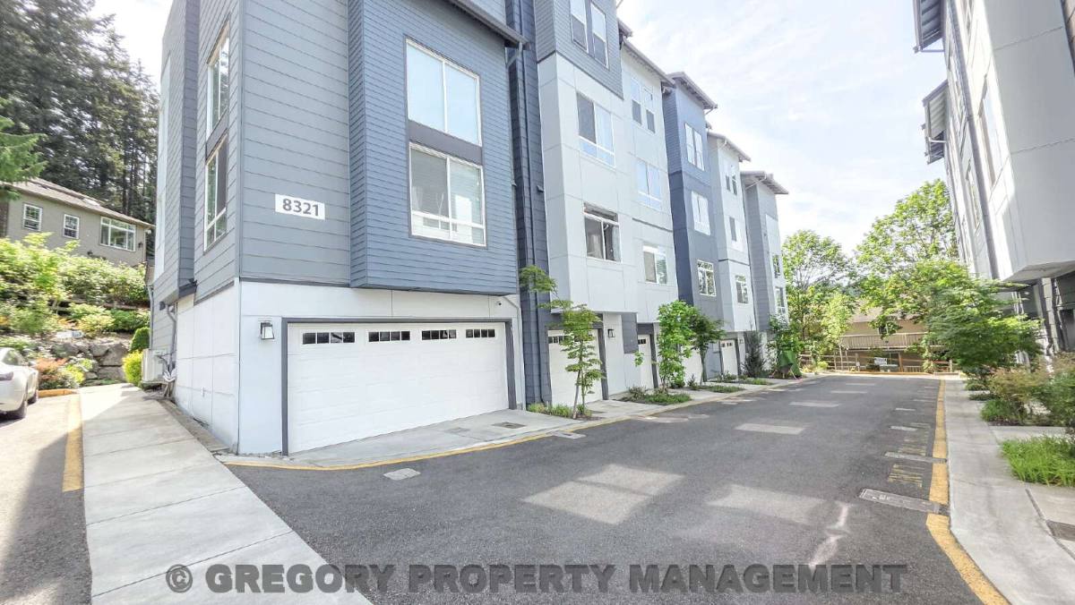 Townhouse for rent at 8321 NE 176th Court #102, Kenmore, WA 98028