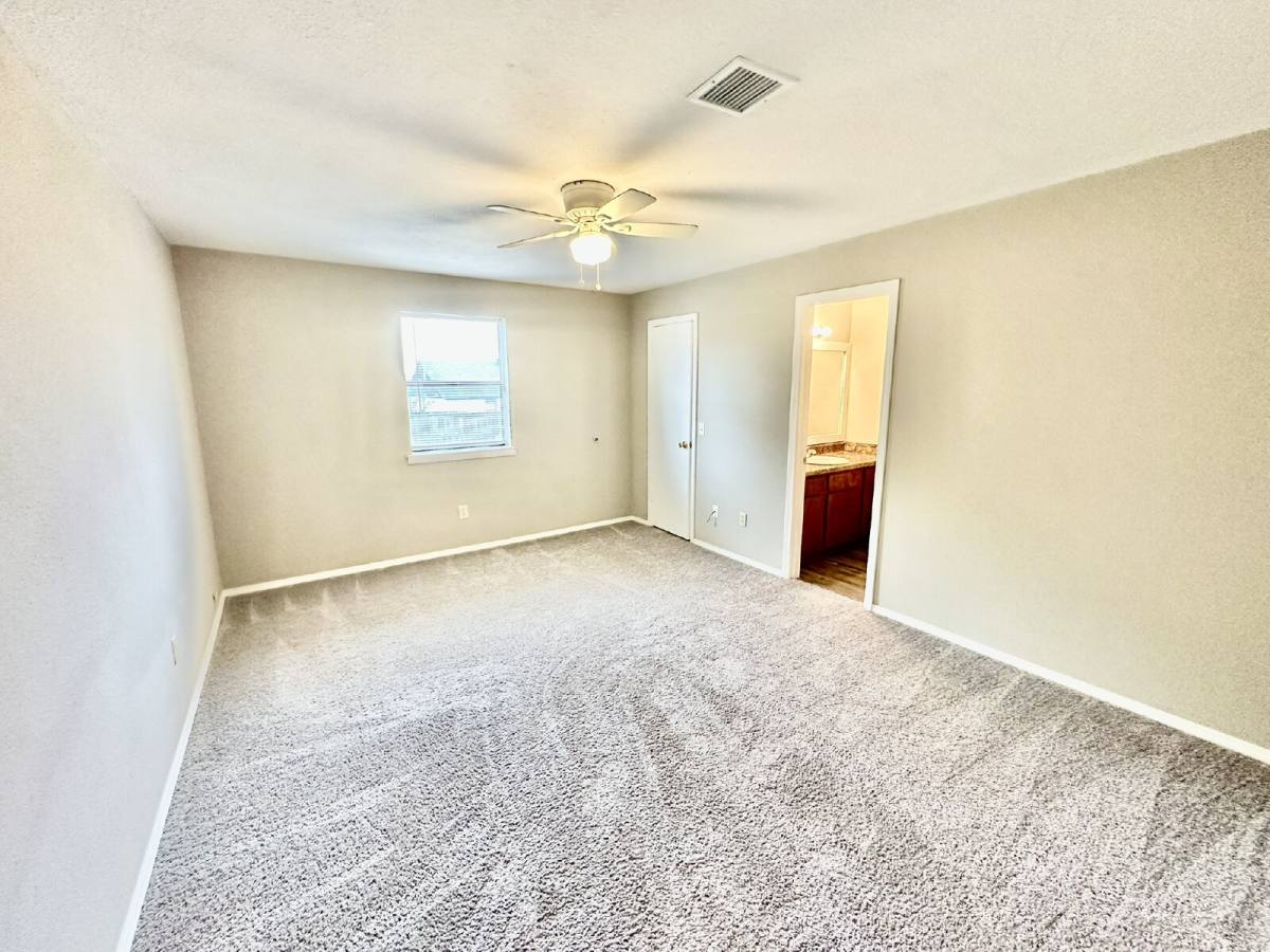 Townhouse for rent at 2437 W Gum St, Rogers, AR 72758
