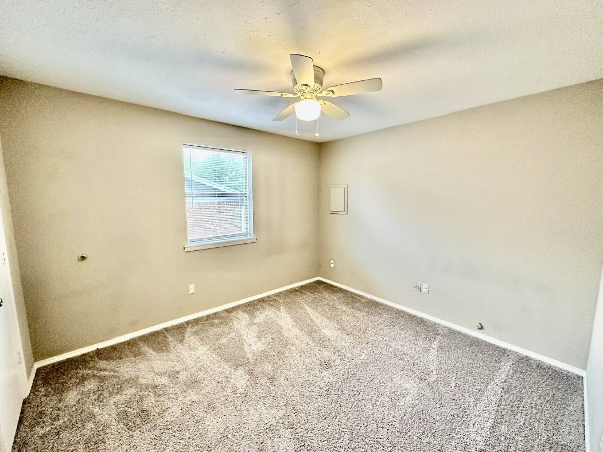 Townhouse for rent at 2437 W Gum St, Rogers, AR 72758