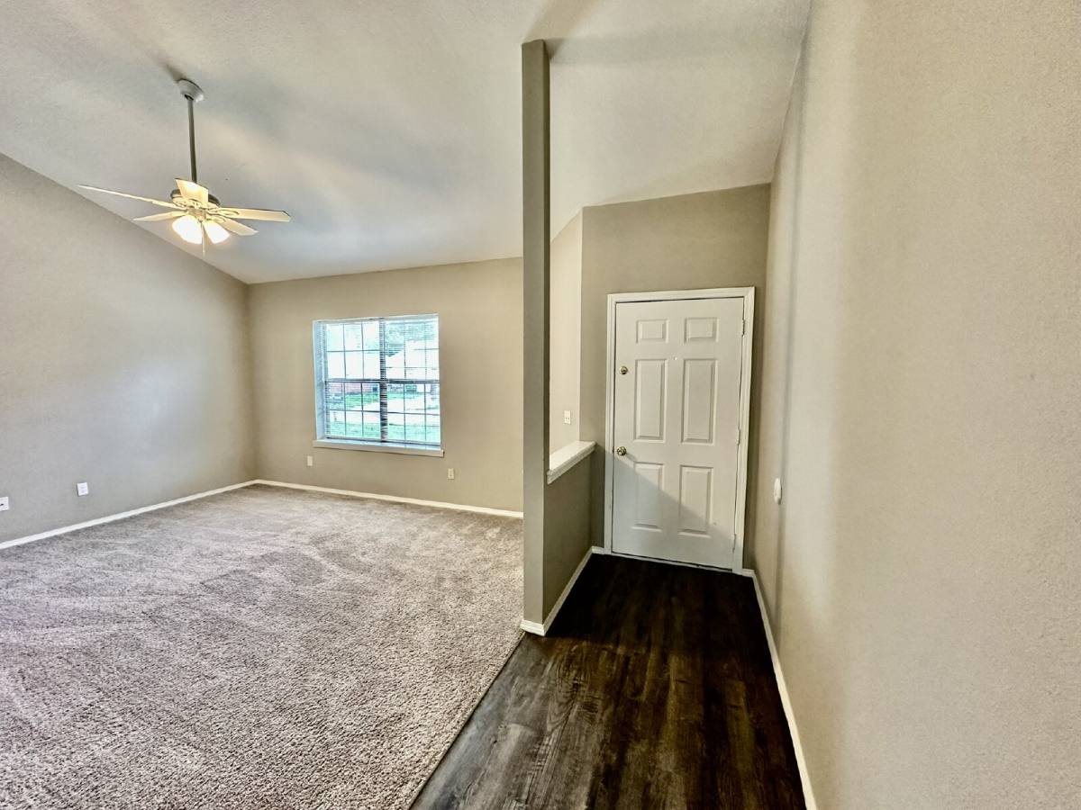 Townhouse for rent at 2437 W Gum St, Rogers, AR 72758