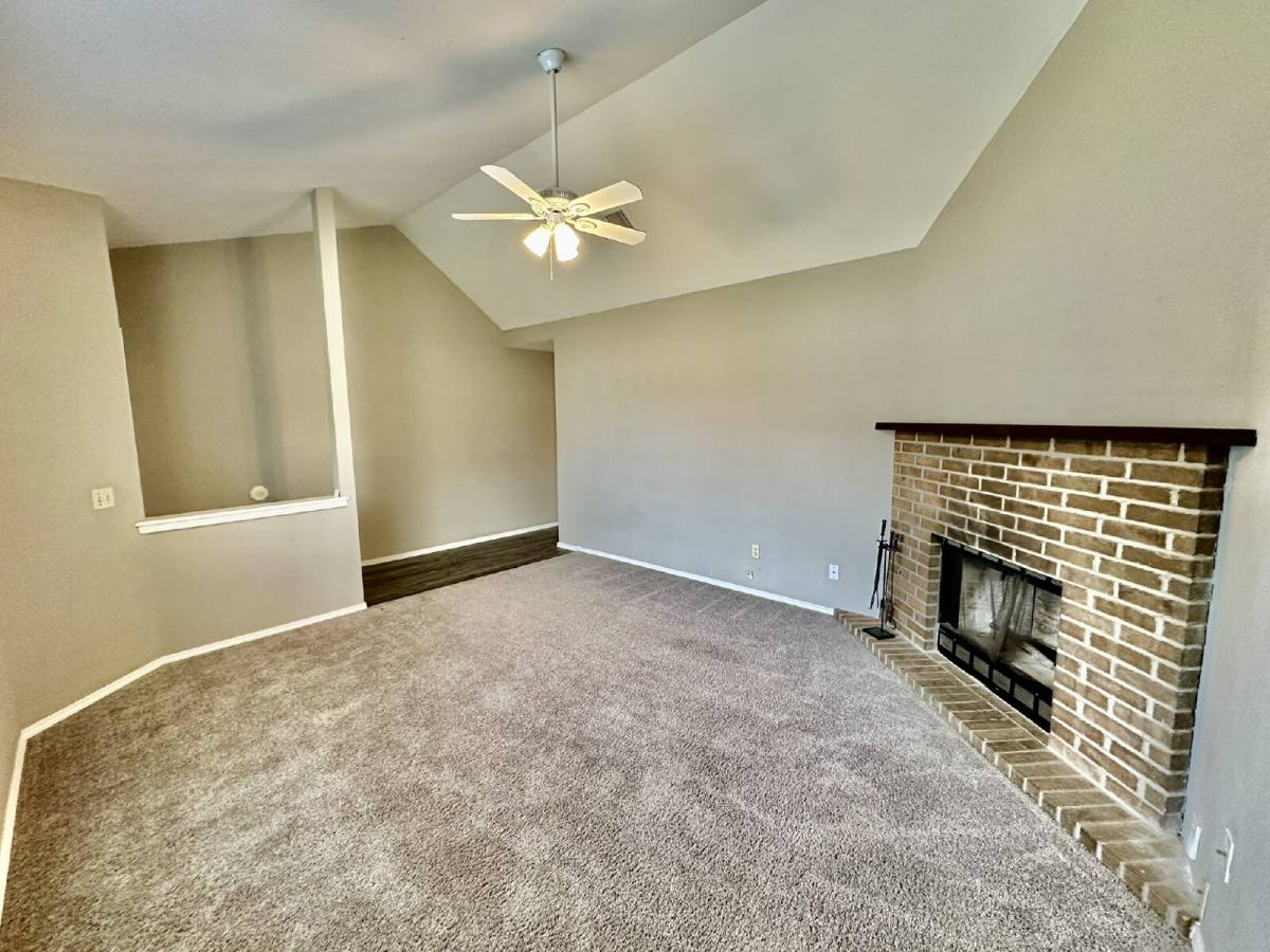 Townhouse for rent at 2437 W Gum St, Rogers, AR 72758