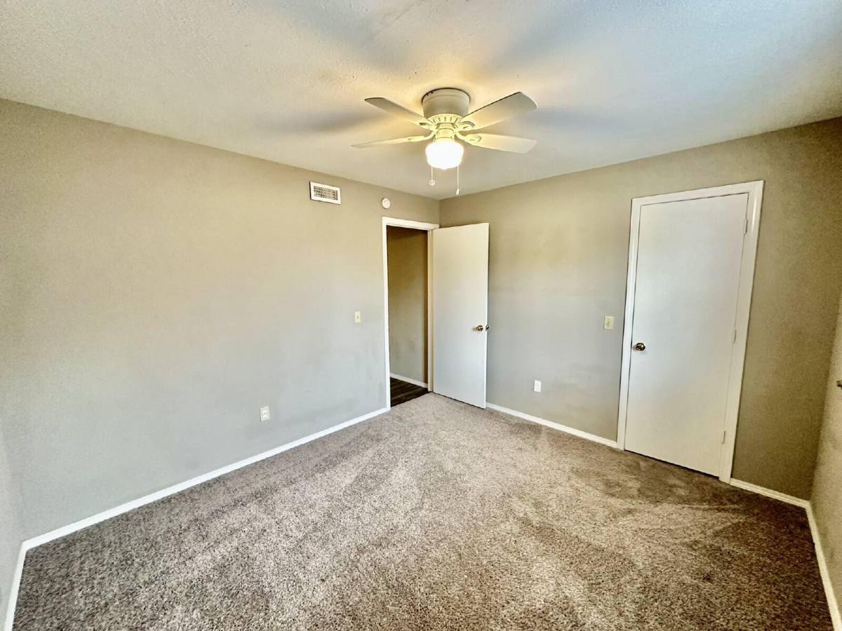 Townhouse for rent at 2437 W Gum St, Rogers, AR 72758