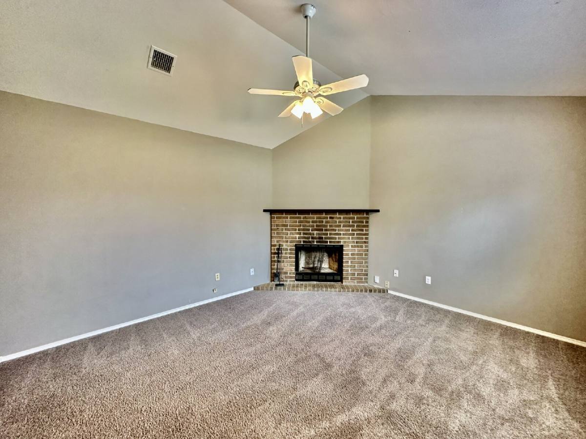 Townhouse for rent at 2437 W Gum St, Rogers, AR 72758