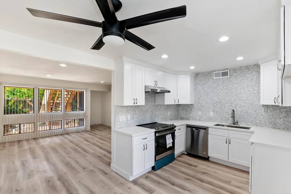 Condo for rent at 445 Bradshaw E Lane, Palm Springs, CA 92262