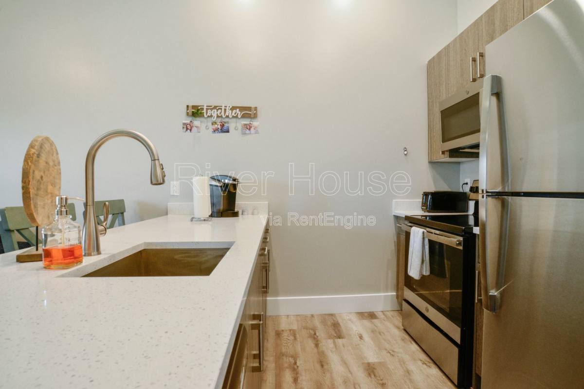 Apartment for rent at 102 River House Place, Baton Rouge, LA 70802