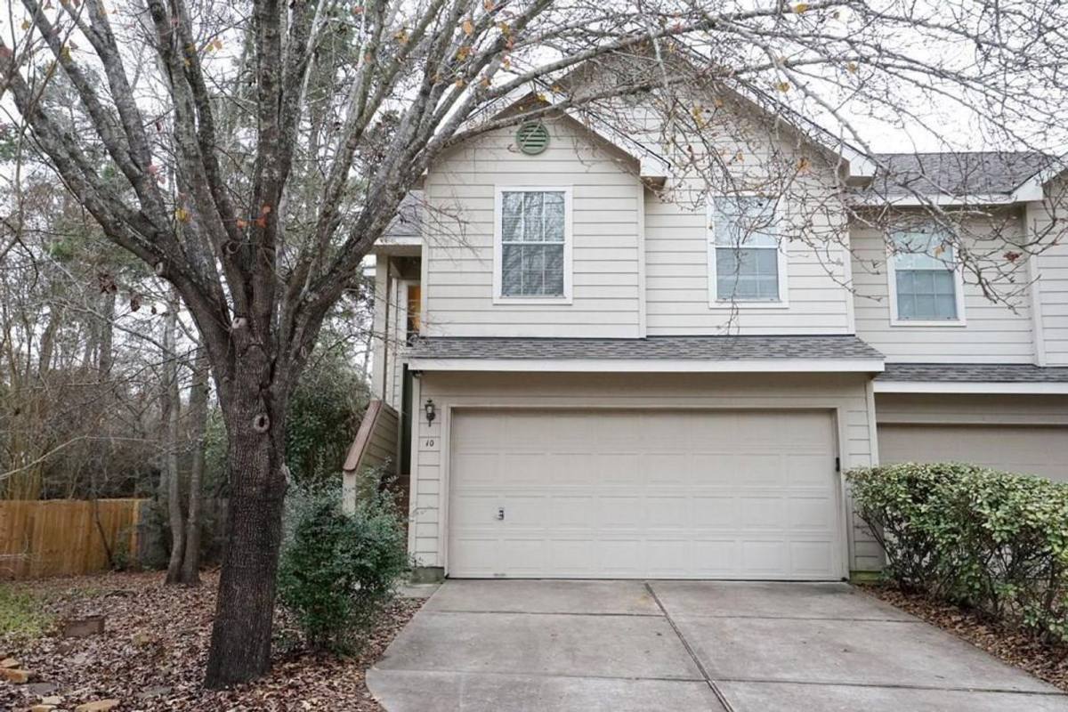 Townhouse for rent at 10 Butterfly Branch Place, Spring, TX 77382