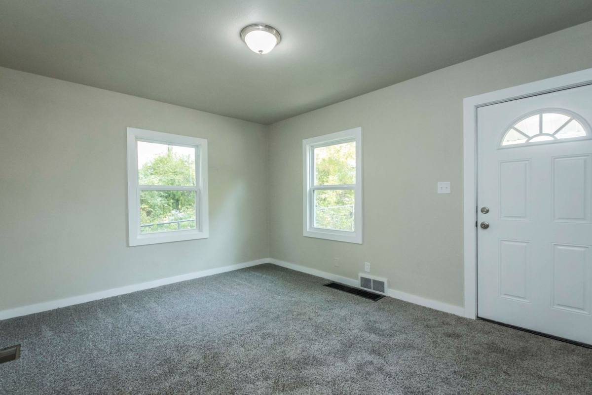 House for rent at 2900 Oxford St, Des Moines, IA 50313