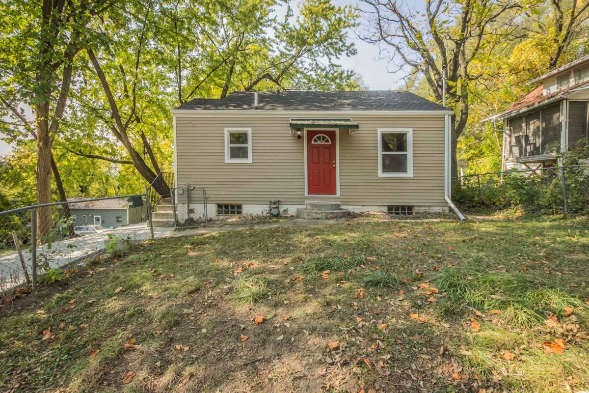 House for rent at 2900 Oxford St, Des Moines, IA 50313