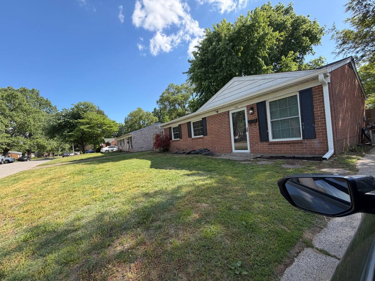 House for rent at 725 Goyne Dr, Jeffersonville, IN 47130