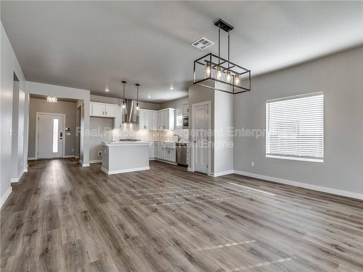 House for rent at 8104 NW 151st Circle, Edmond, OK 73013