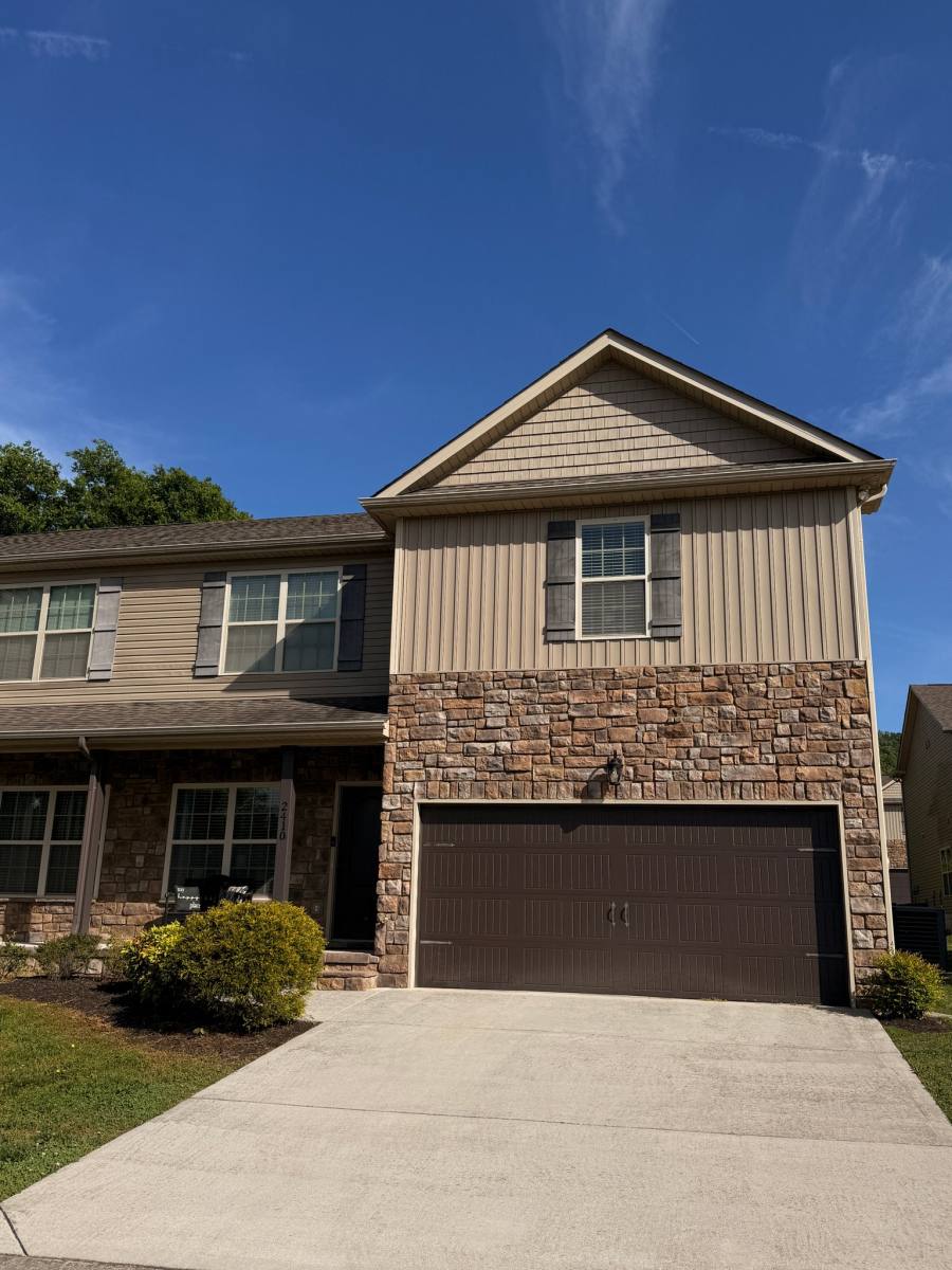 Townhouse for rent at 2410 Galesburg Way, Powell, TN 37849