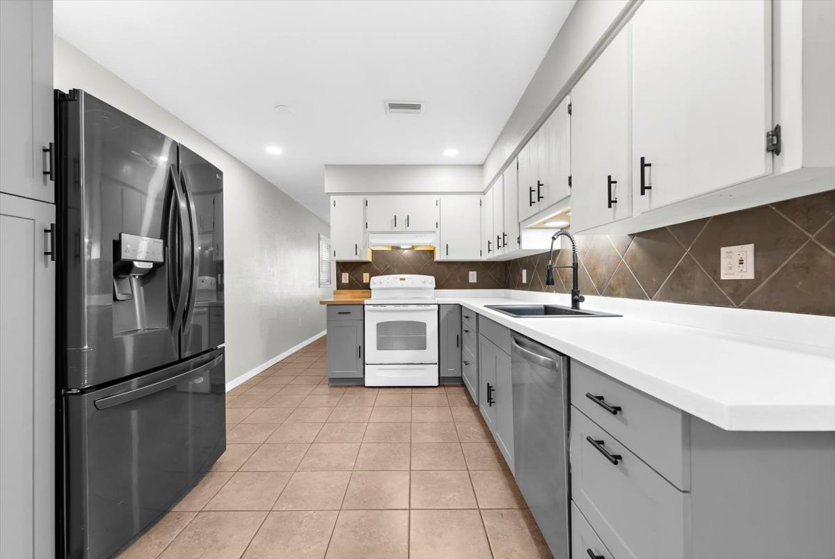 House for rent at 906 66th Ave W #906, Bradenton, FL 34207