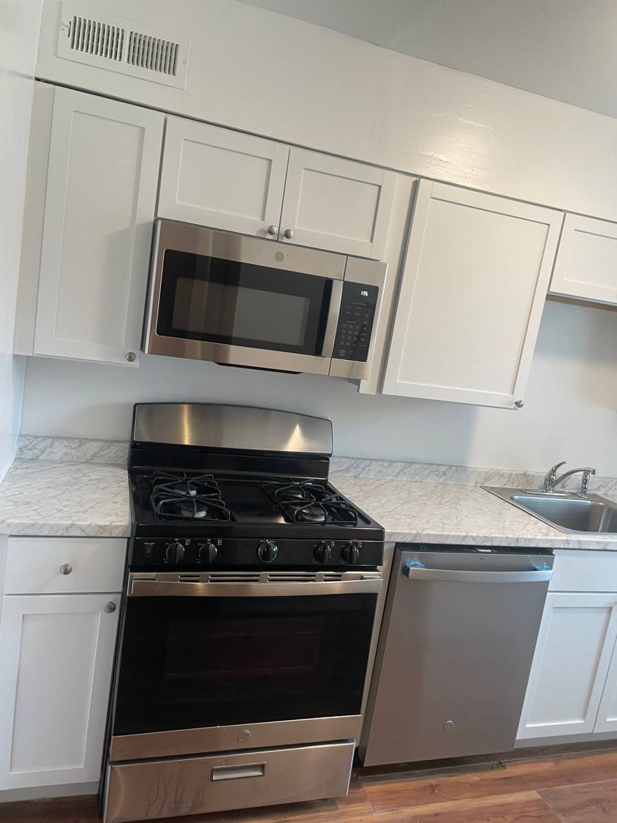 Apartment for rent at 2005 Washington Ave #1, Huntington, WV 25704
