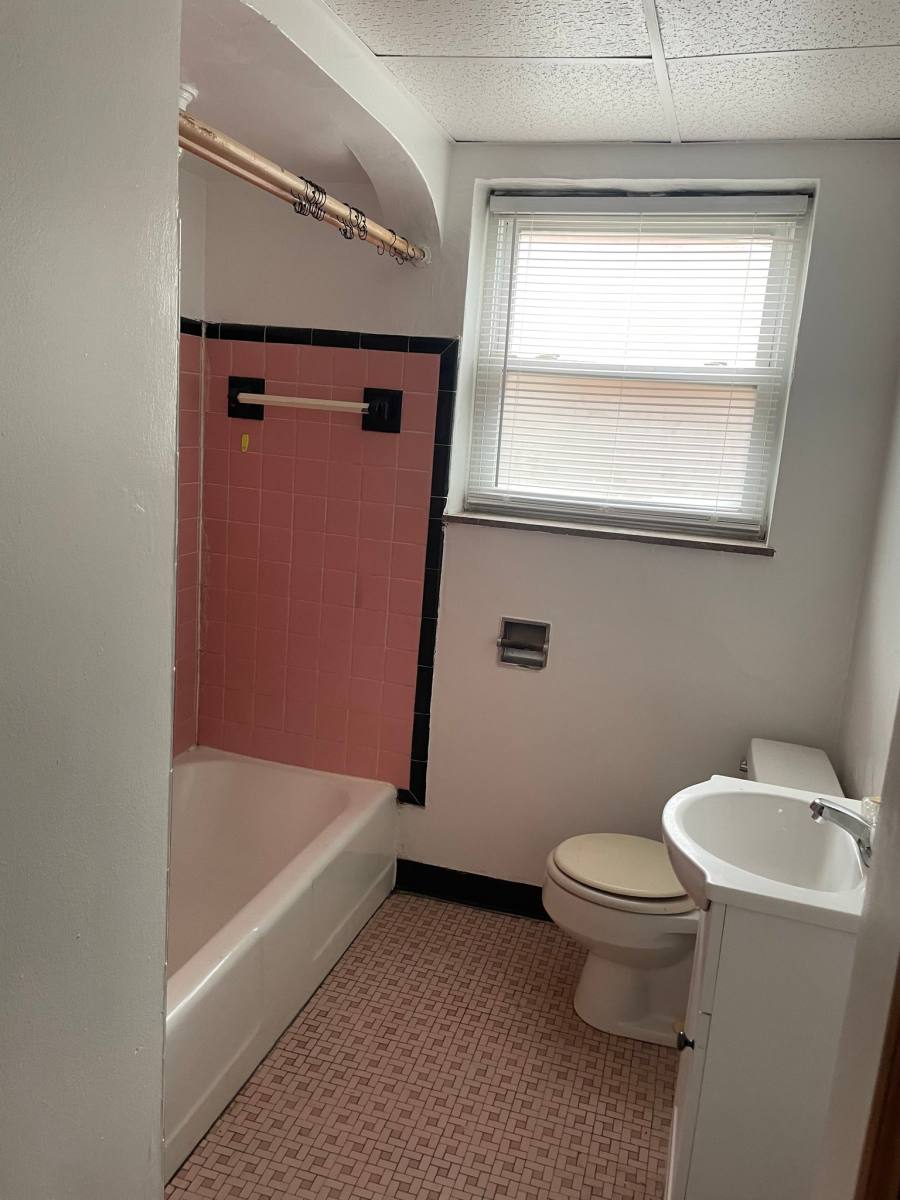 Apartment for rent at 2005 Washington Ave #1, Huntington, WV 25704